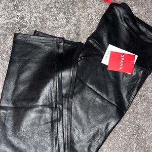 SPANX faux leather cropped black leggings size medium